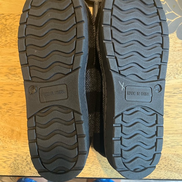 Oregon Ducks Slippers - Picture 2 of 2